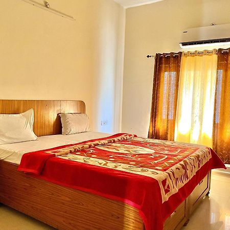 Aditya Palace Orchha Bagian luar foto