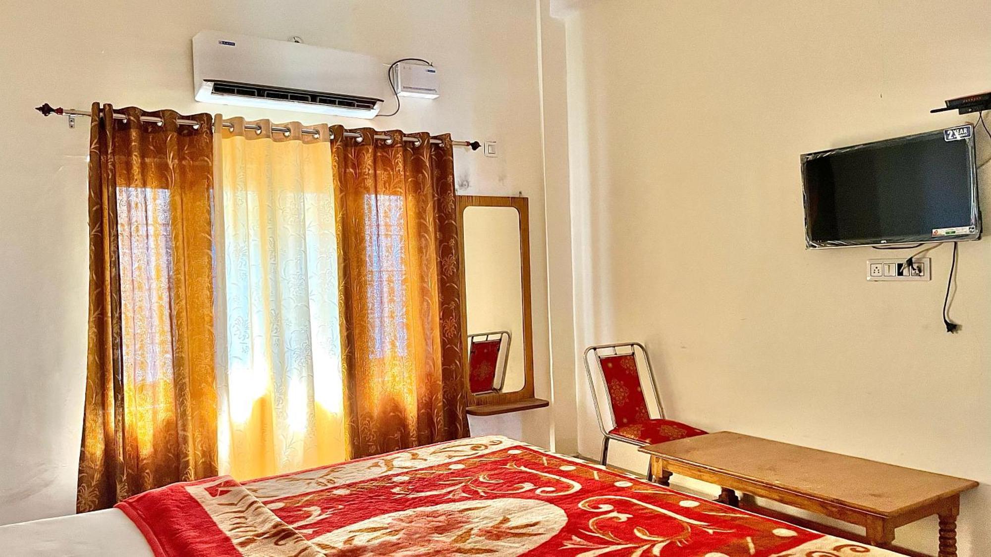 Aditya Palace Orchha Bagian luar foto
