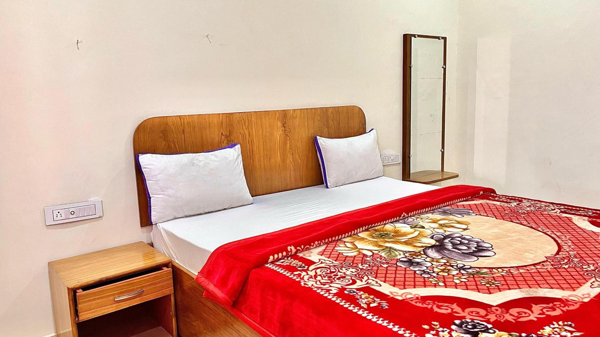 Aditya Palace Orchha Bagian luar foto
