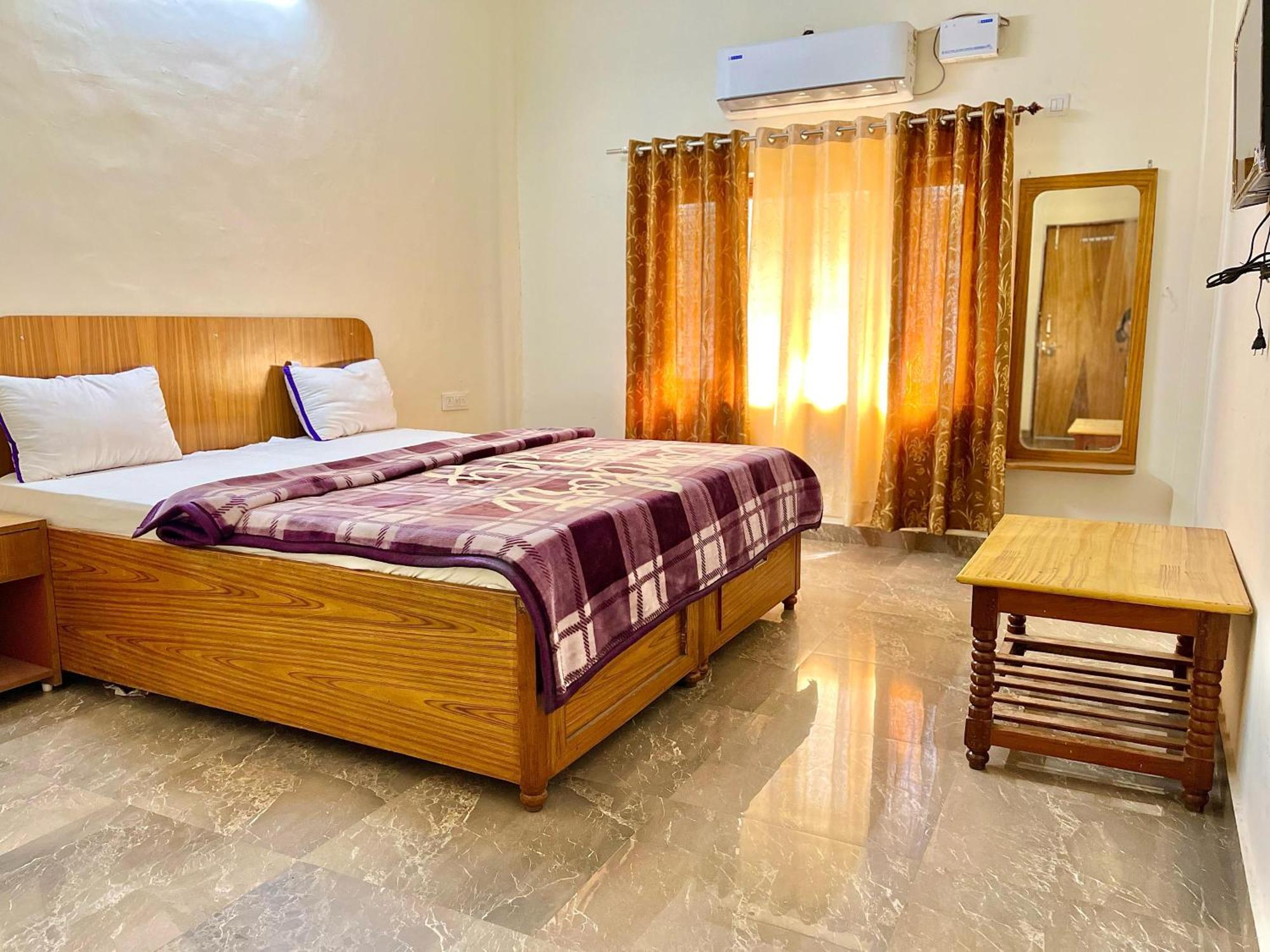Aditya Palace Orchha Bagian luar foto
