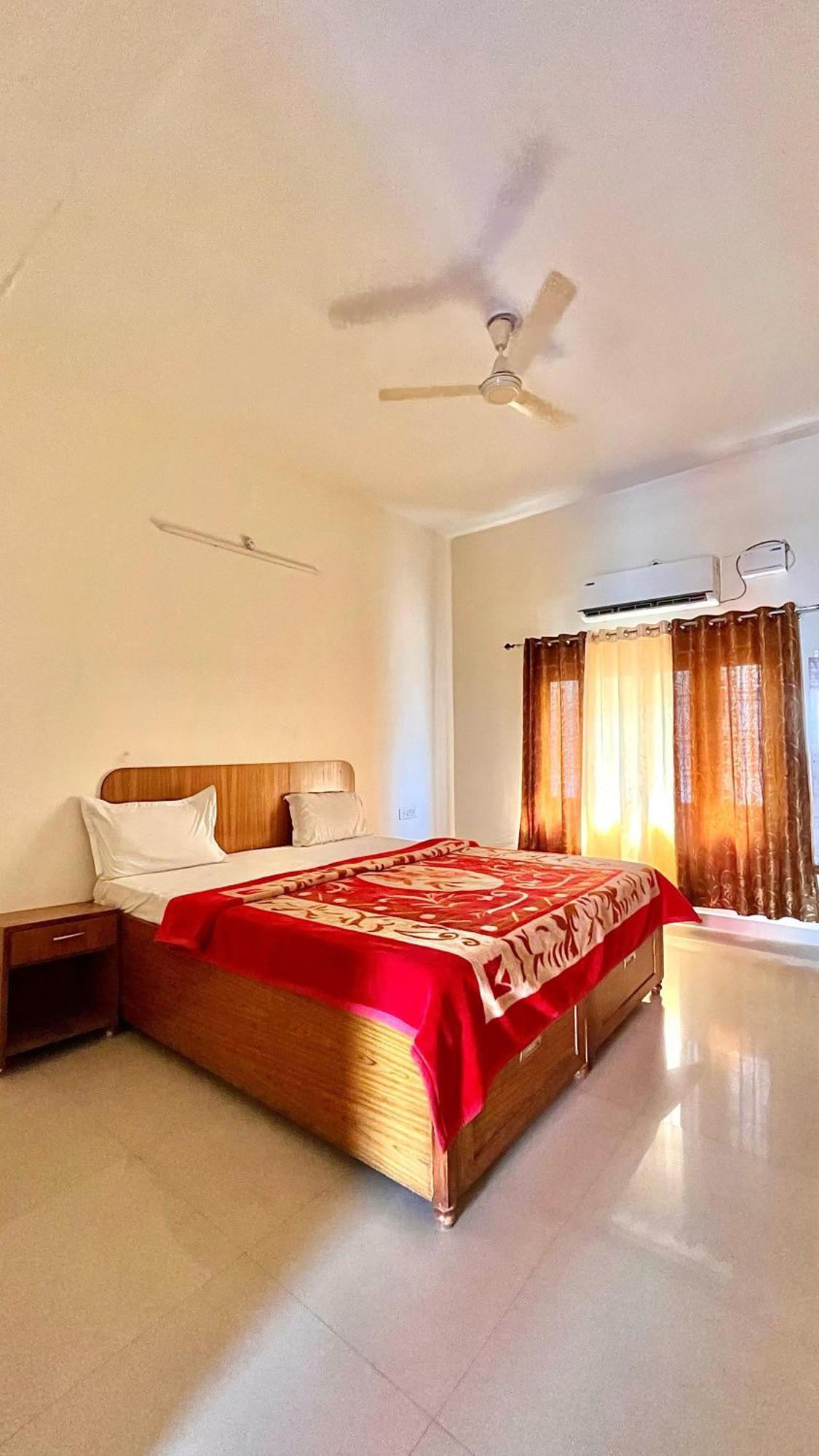Aditya Palace Orchha Bagian luar foto