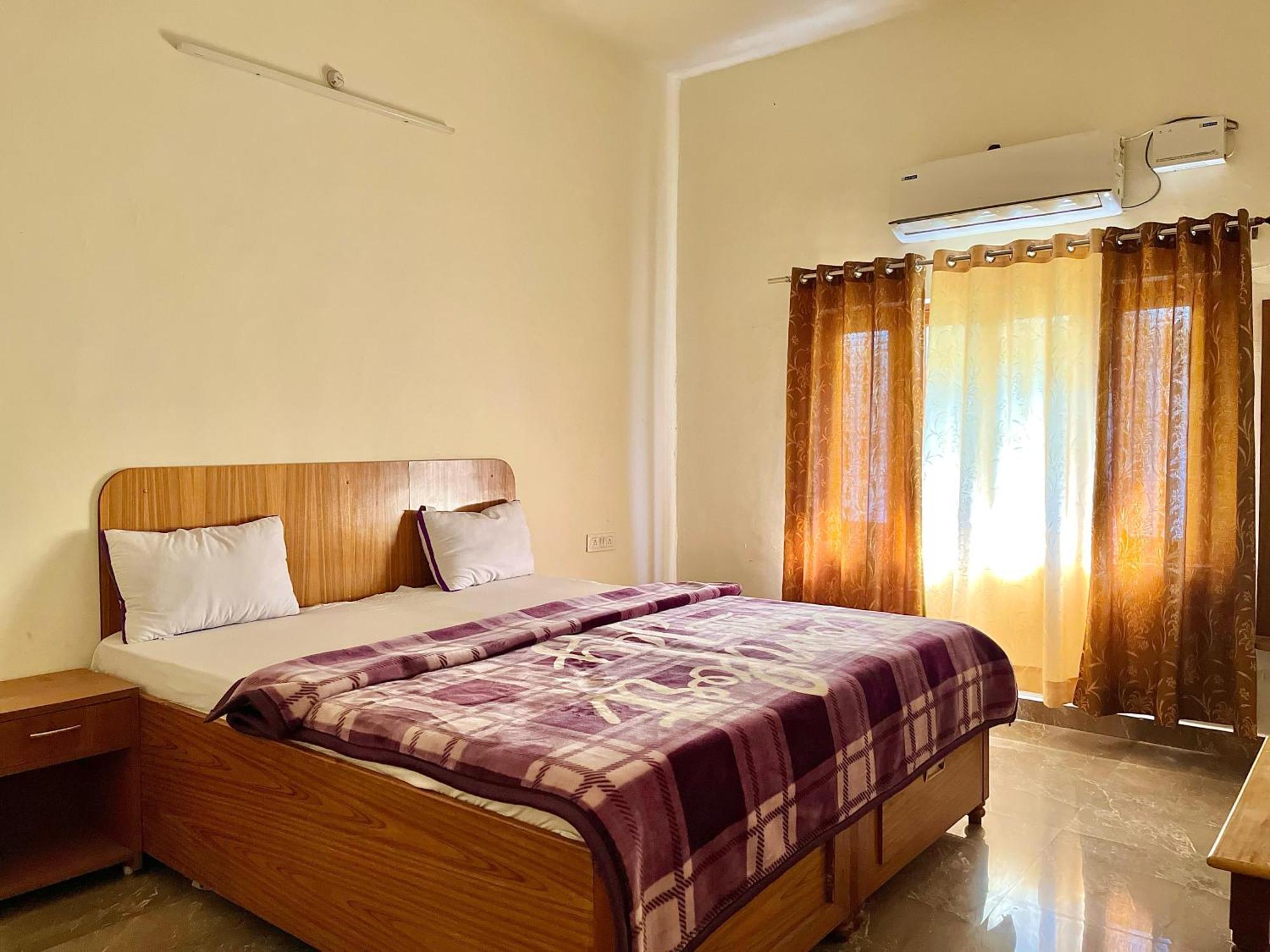 Aditya Palace Orchha Bagian luar foto