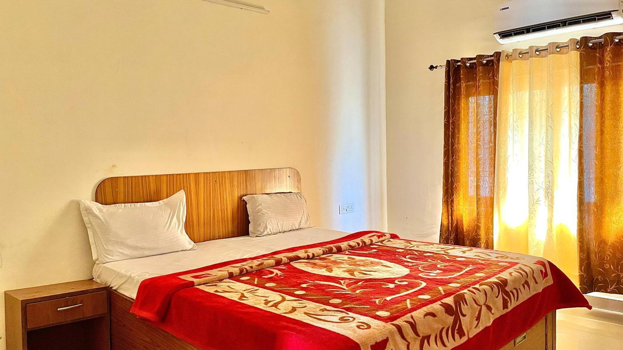 Aditya Palace Orchha Bagian luar foto